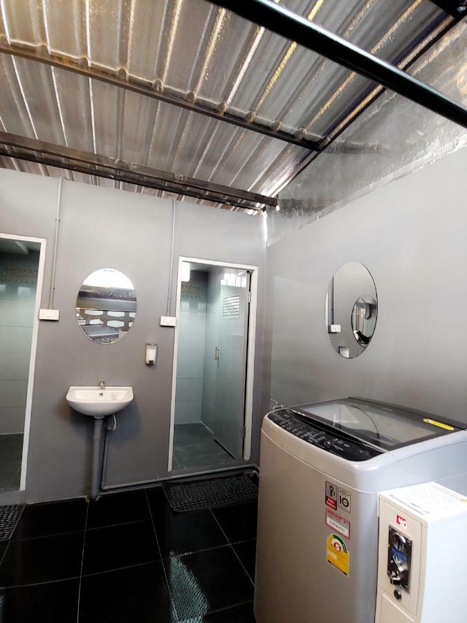 Met a Space Pod @ Asoke Bangkok Kültér fotó